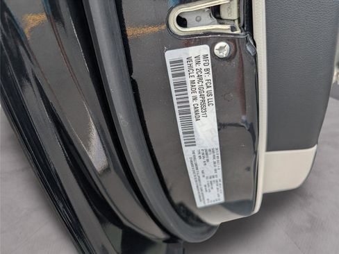 Used 2023 Chrysler Pacifica Limited FWD image 41