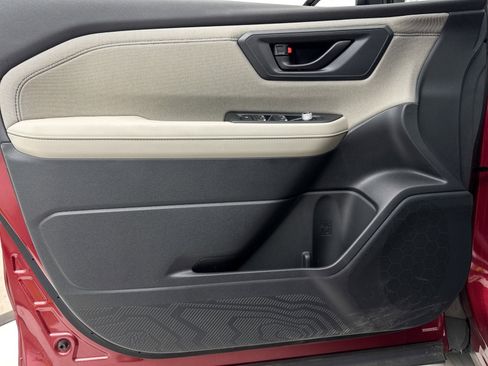 Used 2025 Subaru Forester Premium image 32