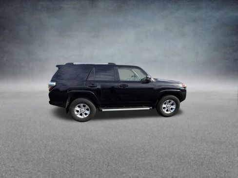 Used 2022 Toyota 4Runner SR5 AWD/4WD image 7