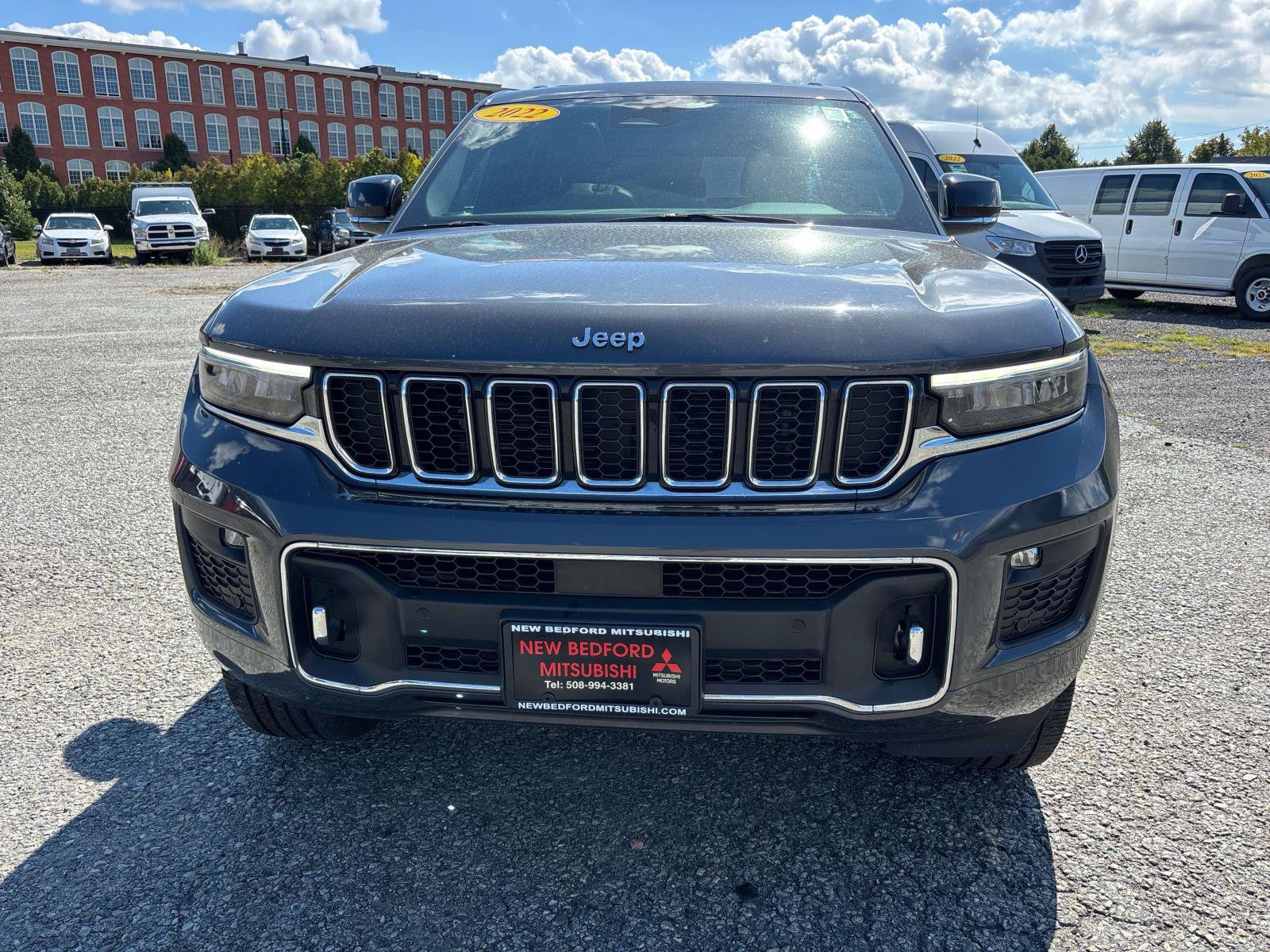 Used 2022 Jeep Grand Cherokee Overland AWD/4WD image 2