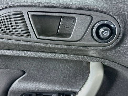 Used 2013 Ford Fiesta SE FWD image 20