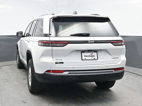 Used 2022 Jeep Grand Cherokee Laredo AWD/4WD image 5