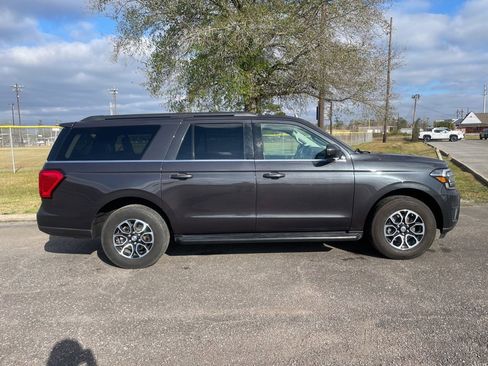 Used 2024 Ford Expedition Max XLT image 8