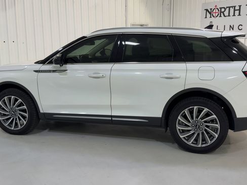 Used 2024 Lincoln Corsair Reserve image 7