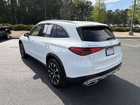 Used 2025 Mercedes-Benz GLC 350e 4MATIC image 7