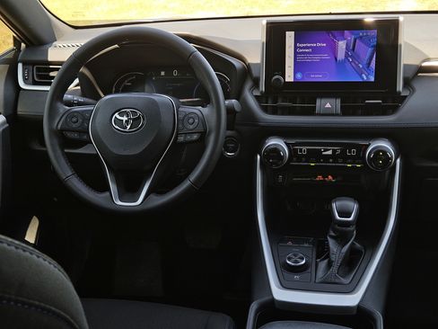 Used 2023 Toyota RAV4 SE AWD/4WD image 29