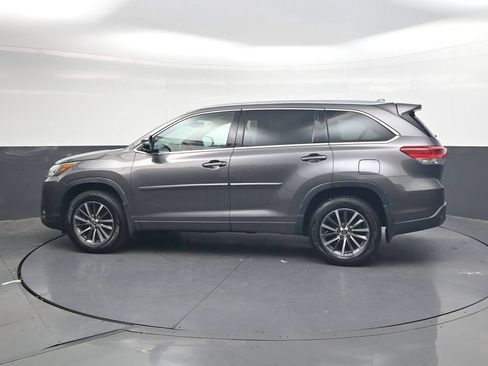 Used 2017 Toyota Highlander XLE AWD/4WD image 7
