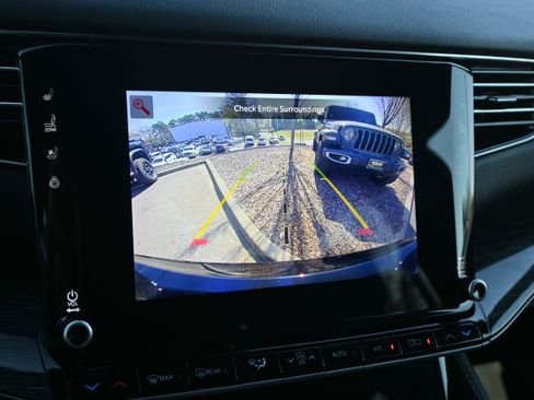 Used 2022 Jeep Wagoneer Series II AWD/4WD image 24