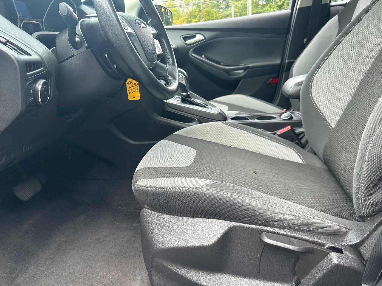 Used 2014 Ford Focus SE w/ SE Sport Package FWD image 12