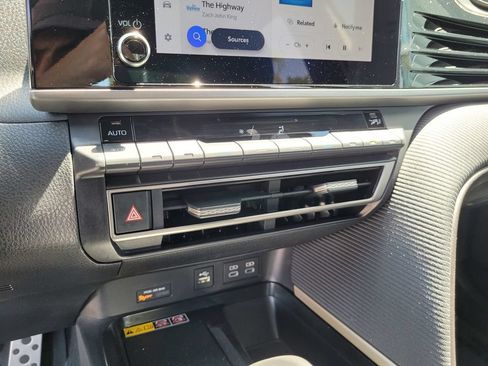 Used 2025 Toyota Camry SE FWD image 21