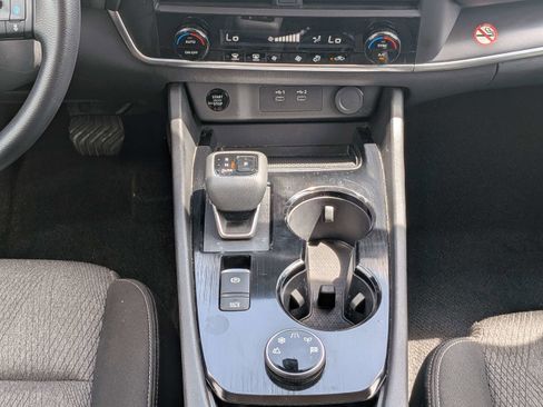 Used 2024 Nissan Rogue SV AWD/4WD image 21