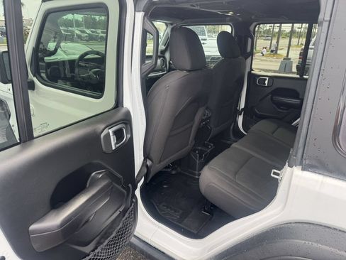 Used 2022 Jeep Wrangler Unlimited Sport AWD/4WD image 7