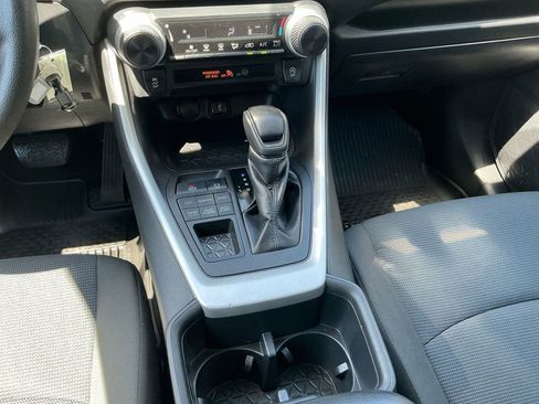 Used 2022 Toyota RAV4 LE AWD/4WD image 12