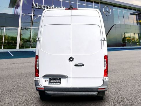 Used 2021 Mercedes-Benz Sprinter 2500 image 4