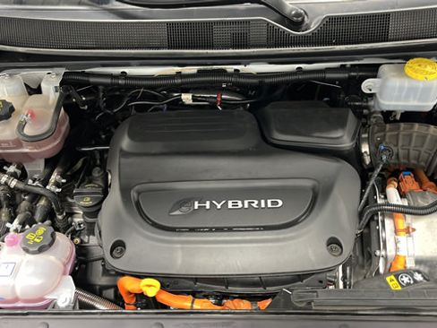 Used 2023 Chrysler Pacifica Limited w/ Uconnect Theater Family Group FWD image 28