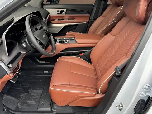 New 2027 Cadillac Vistiq Luxury w/ LPO, Floor Liner Package AWD/4WD image 11