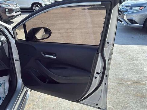Used 2021 Toyota Corolla LE FWD image 15