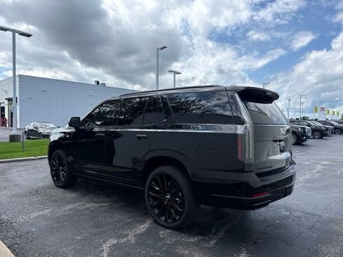 Used 2026 Cadillac Escalade Platinum Sport w/ LPO, ONYX Package AWD/4WD image 4