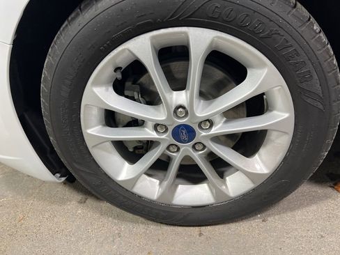 Used 2019 Ford Fusion SE FWD image 36