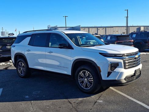 Used 2024 Chevrolet Traverse LT w/ LPO, Floor Liner Package image 3