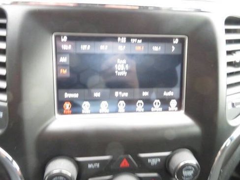 Used 2018 Jeep Grand Cherokee Laredo AWD/4WD image 17