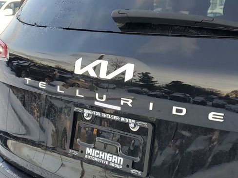 Used 2023 Kia Telluride LX AWD/4WD image 6