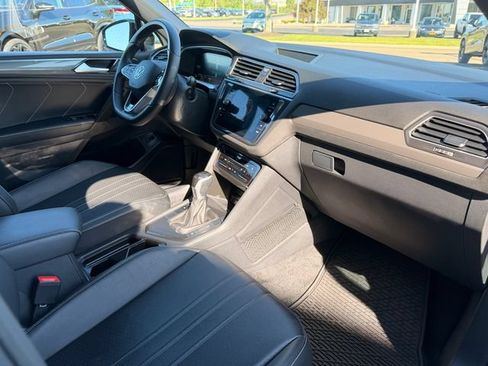 Certified 2024 Volkswagen Tiguan SE R-Line FWD image 22