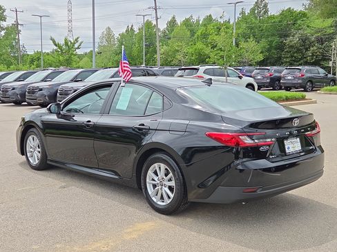 Used 2025 Toyota Camry LE image 5