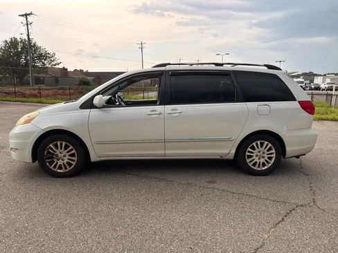 Used 2008 Toyota Sienna XLE FWD image 6