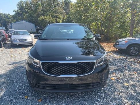 Used 2016 Kia Sedona L image 2