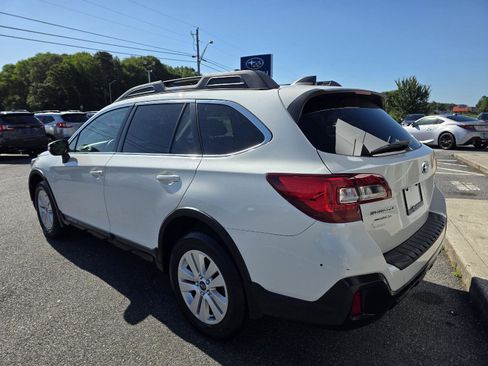Used 2018 Subaru Outback 2.5i Premium AWD/4WD image 8