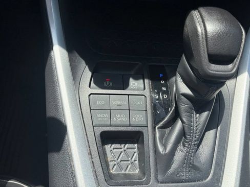 Used 2021 Toyota RAV4 XLE w/ Convenience Package AWD/4WD image 27