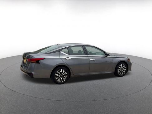 Used 2025 Nissan Altima 2.5 SV FWD image 15