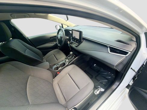 Used 2025 Toyota Corolla LE FWD image 31