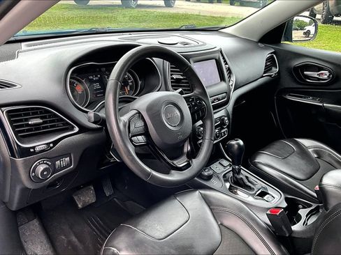 Used 2021 Jeep Cherokee Latitude Plus AWD/4WD image 13