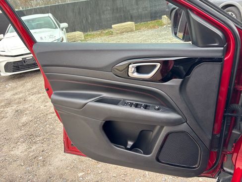 Used 2025 Jeep Compass Trailhawk image 20