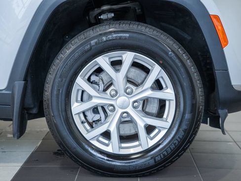 Used 2023 Jeep Grand Cherokee L Limited AWD/4WD image 18