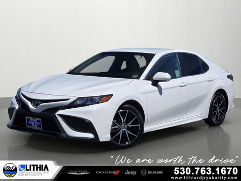 Used 2024 Toyota Camry SE FWD image 1