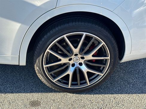 Used 2022 Maserati Levante Modena image 19