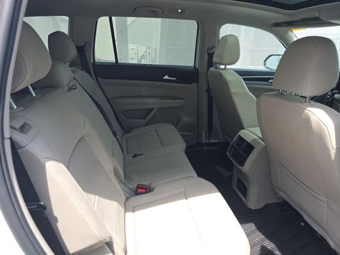 Used 2023 Volkswagen Atlas SE w/ Panoramic Sunroof Package FWD image 9