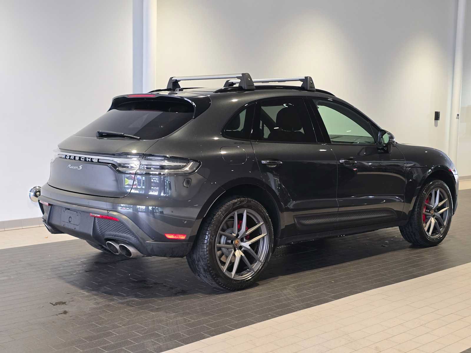 Used 2023 Porsche Macan S AWD/4WD image 7