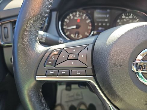 Used 2019 Nissan Rogue SV image 21