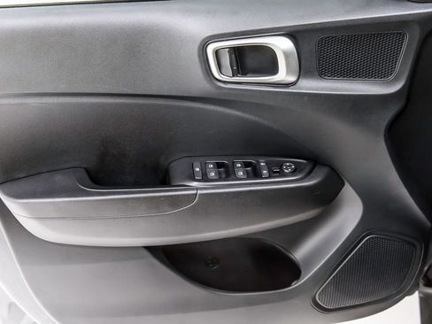 Used 2023 Hyundai Venue SEL FWD image 24