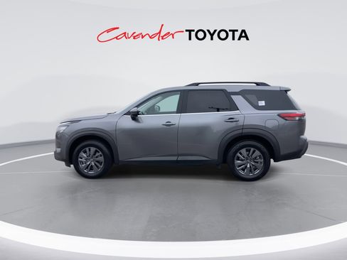 Used 2024 Nissan Pathfinder SV image 5