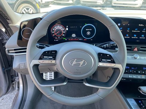 New 2025 Hyundai Elantra SEL image 12