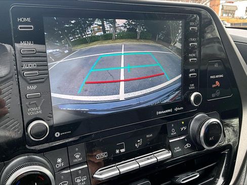 Used 2022 Toyota Highlander LE image 20