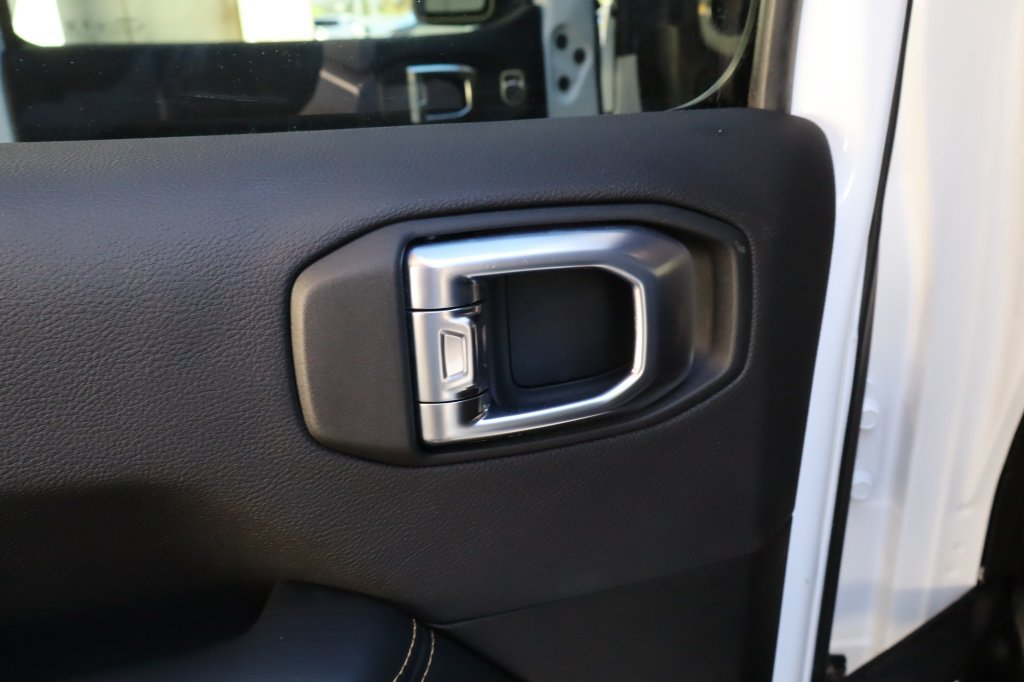Used 2026 Jeep Wrangler Unlimited Sahara AWD/4WD image 37