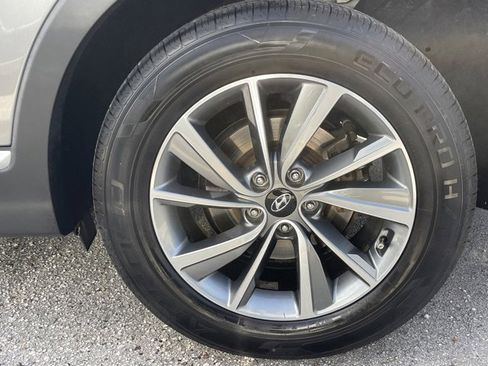 Used 2019 Hyundai Santa Fe Limited FWD image 10