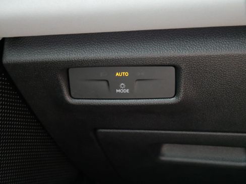 Certified 2025 Volkswagen Tiguan SE R-Line AWD/4WD image 27