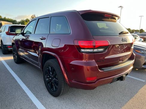 Used 2017 Jeep Grand Cherokee Altitude AWD/4WD image 4